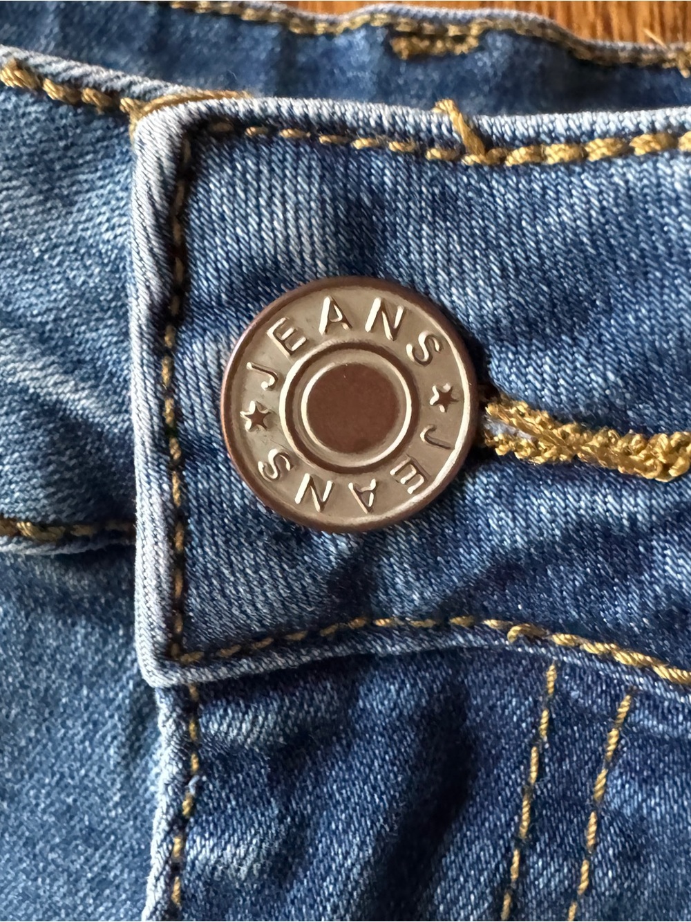 Distressed Frayed Hem Denim Shorts – Medium (Stretchy & Curvy Fit!) - Picture 8 of 9